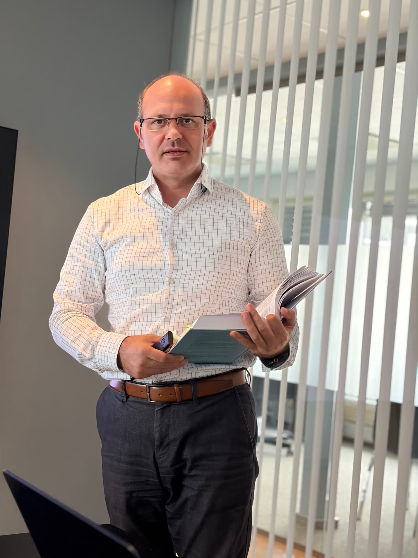 Advokat Askerov holder kurs